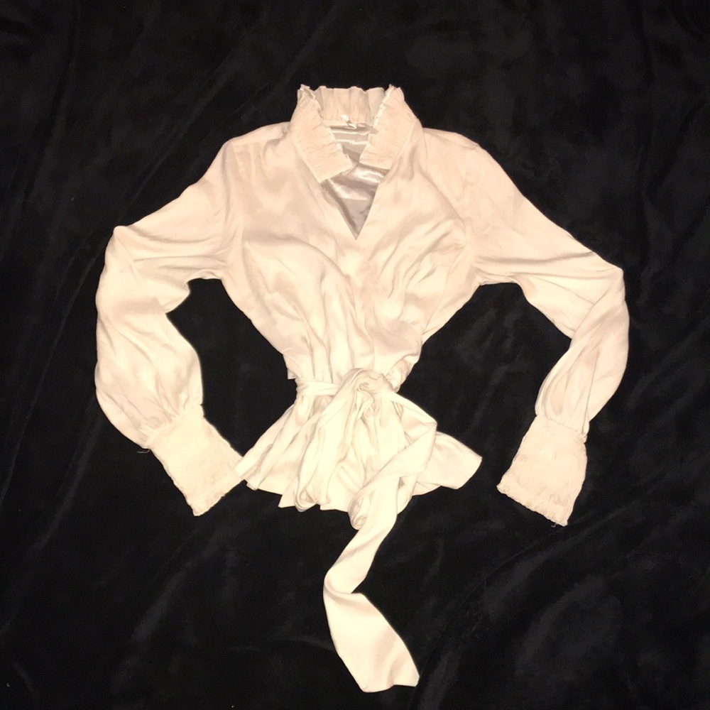 Forever 21 ruffle ivory tie waist blouse sz M